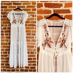 Vici White Floral Embroidered Swim Cover Up 🤍 Brand New